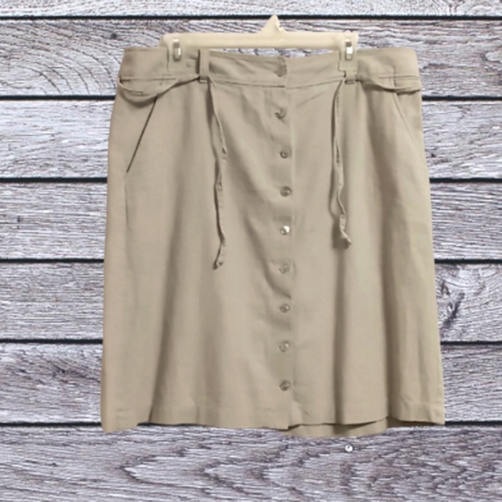 Eddie Bauer skirt size 12 color cream